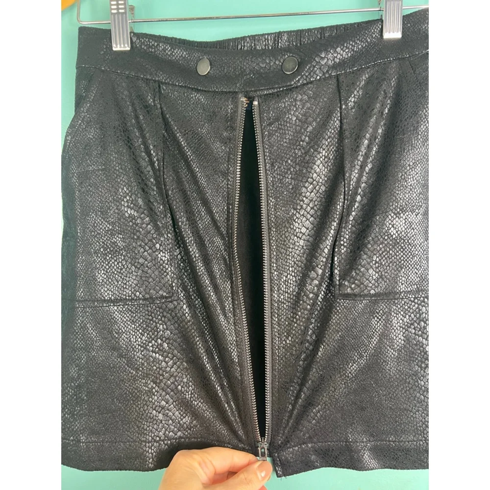 Women's Skies Are Blue Black Snakeskin Faux Leather Mini Skirt XS
